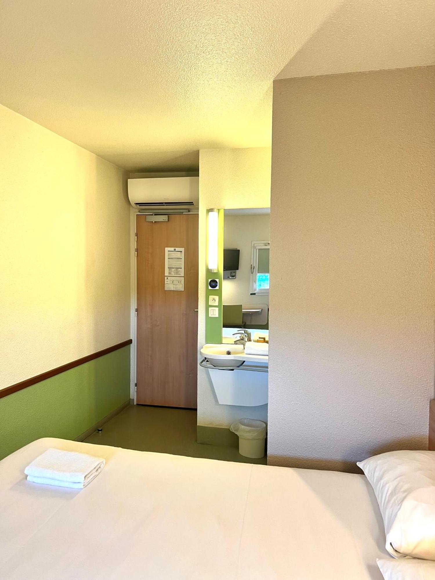 Hotel Ibis Budget Cosne Sur Loire Esterno foto