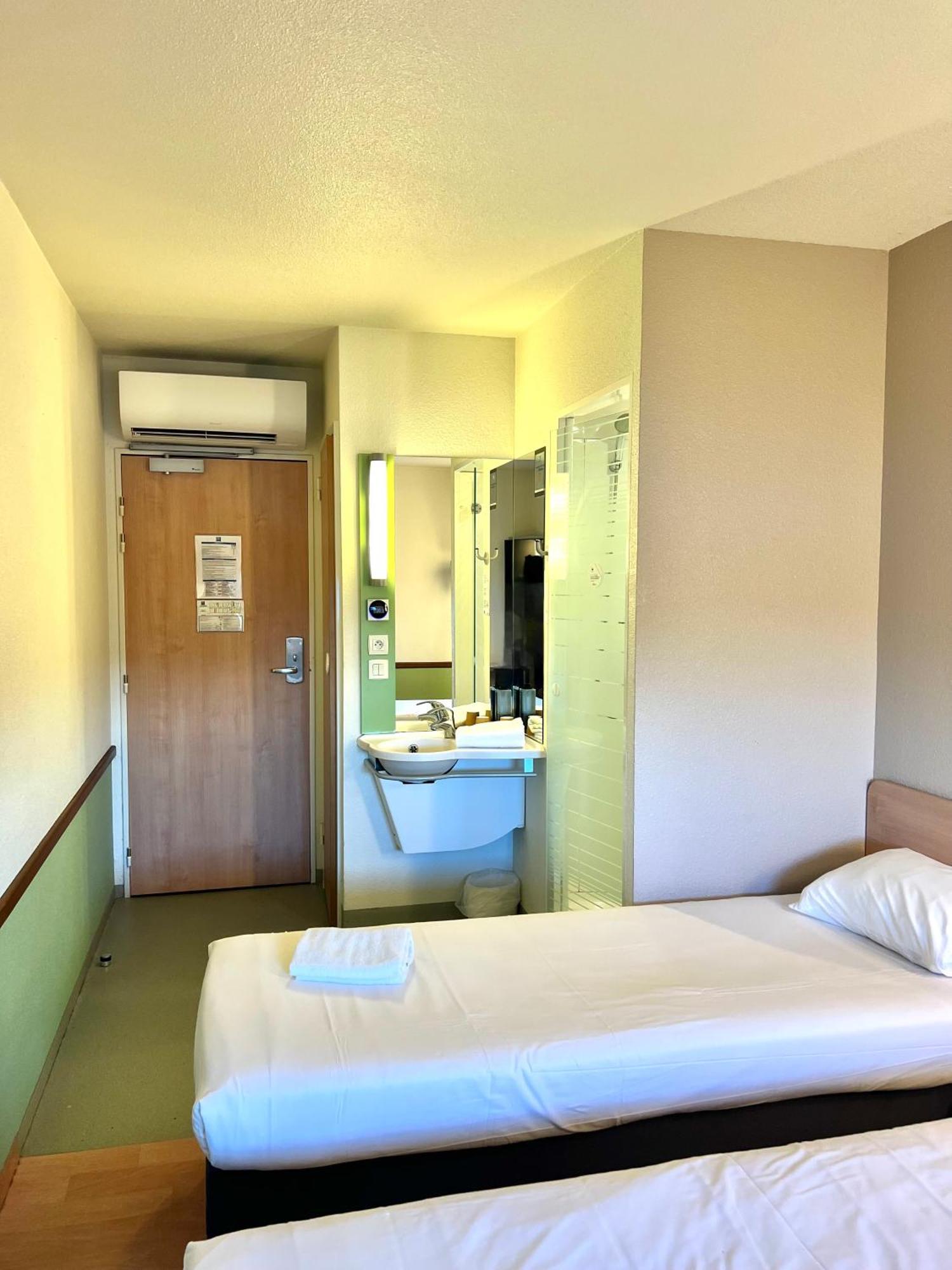 Hotel Ibis Budget Cosne Sur Loire Esterno foto