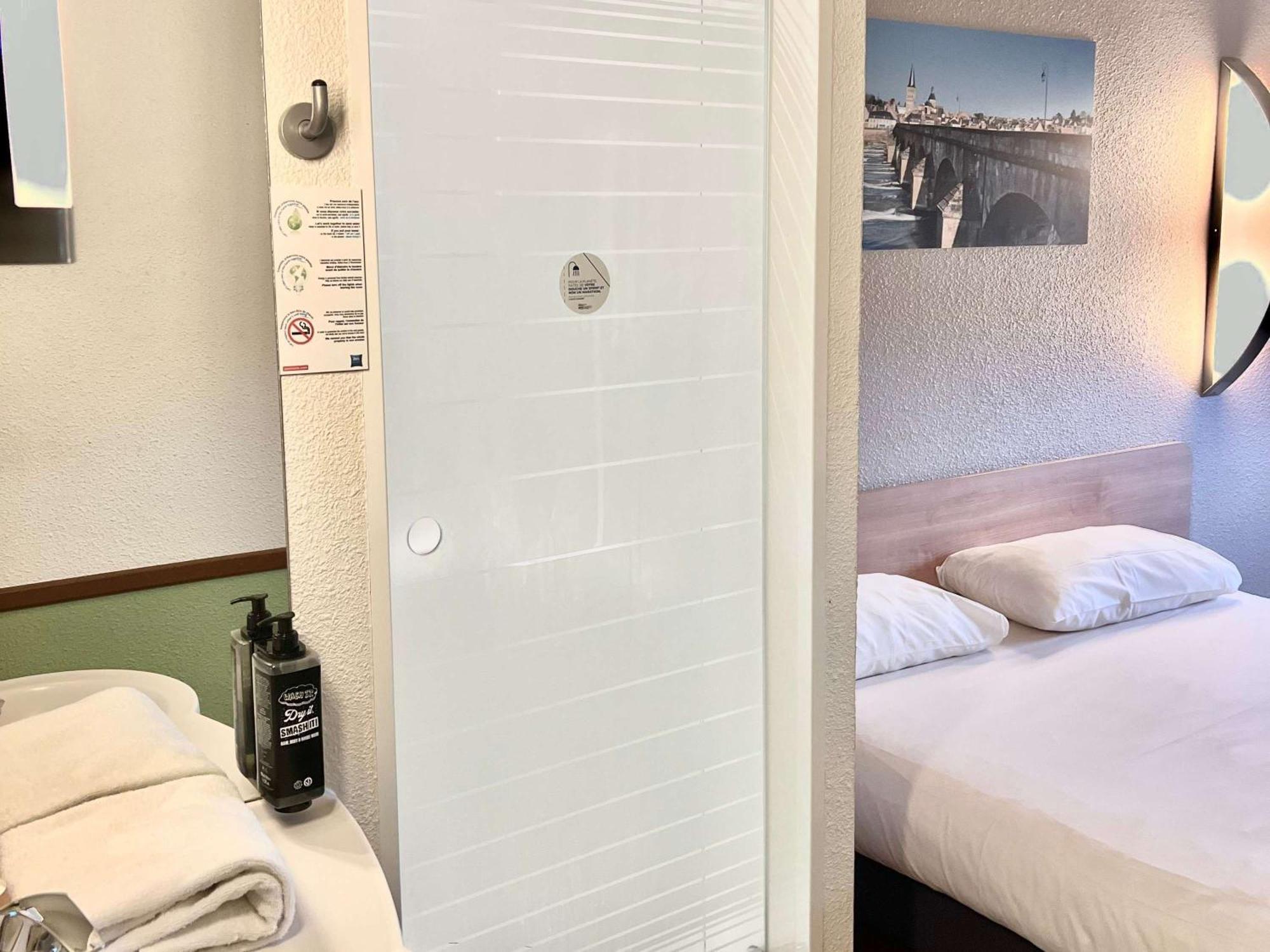 Hotel Ibis Budget Cosne Sur Loire Esterno foto