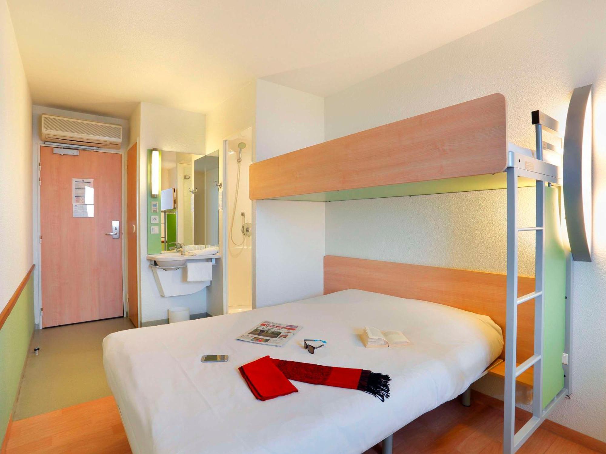 Hotel Ibis Budget Cosne Sur Loire Esterno foto