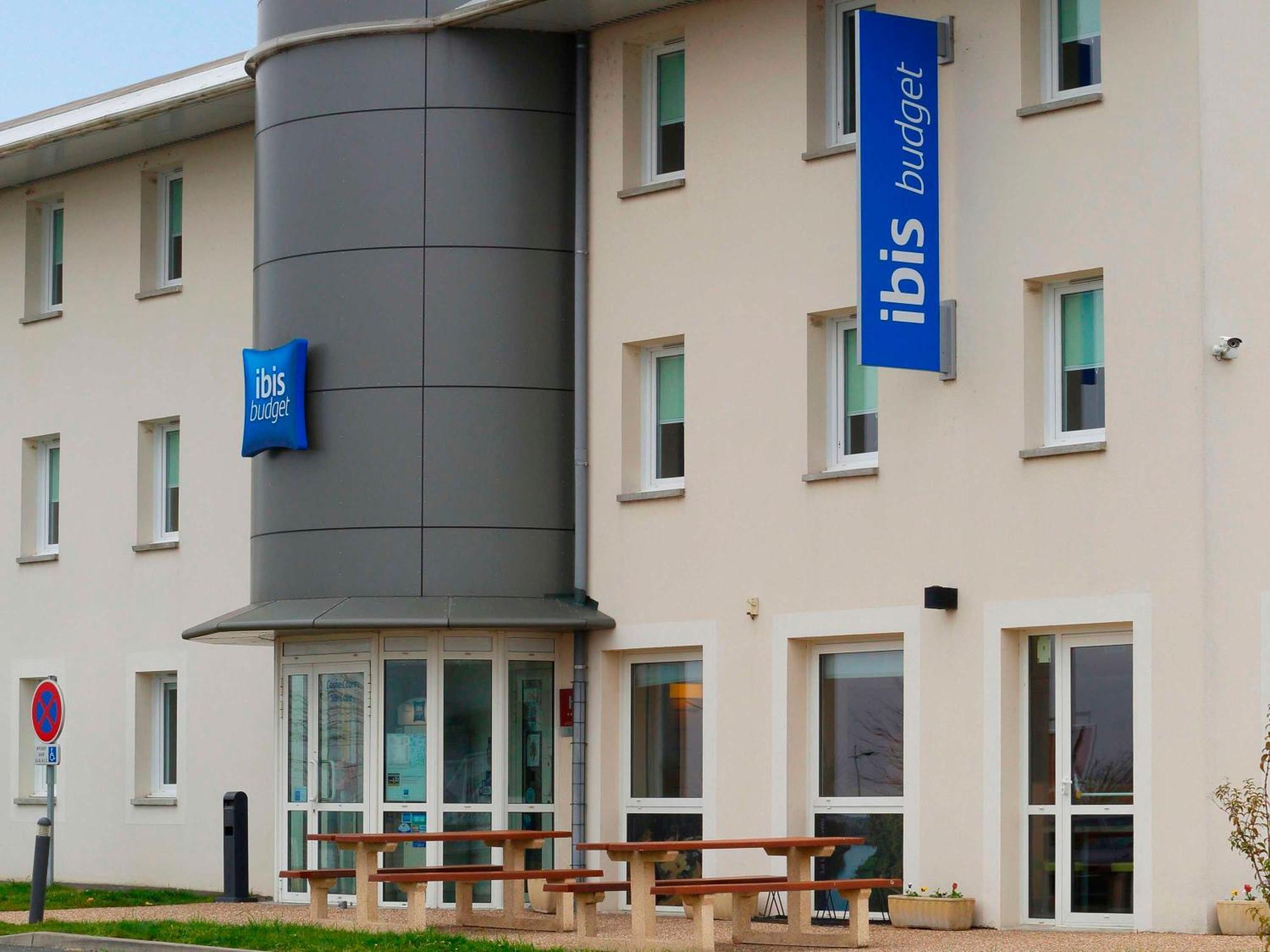 Hotel Ibis Budget Cosne Sur Loire Esterno foto
