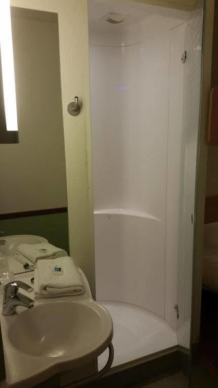 Hotel Ibis Budget Cosne Sur Loire Esterno foto