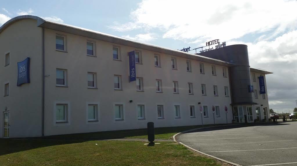 Hotel Ibis Budget Cosne Sur Loire Esterno foto